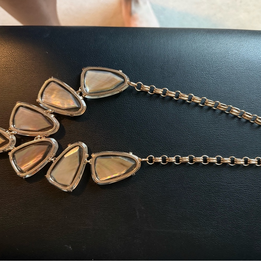 Kendra Scott Harlow statement Necklace - Picture 6 of 9